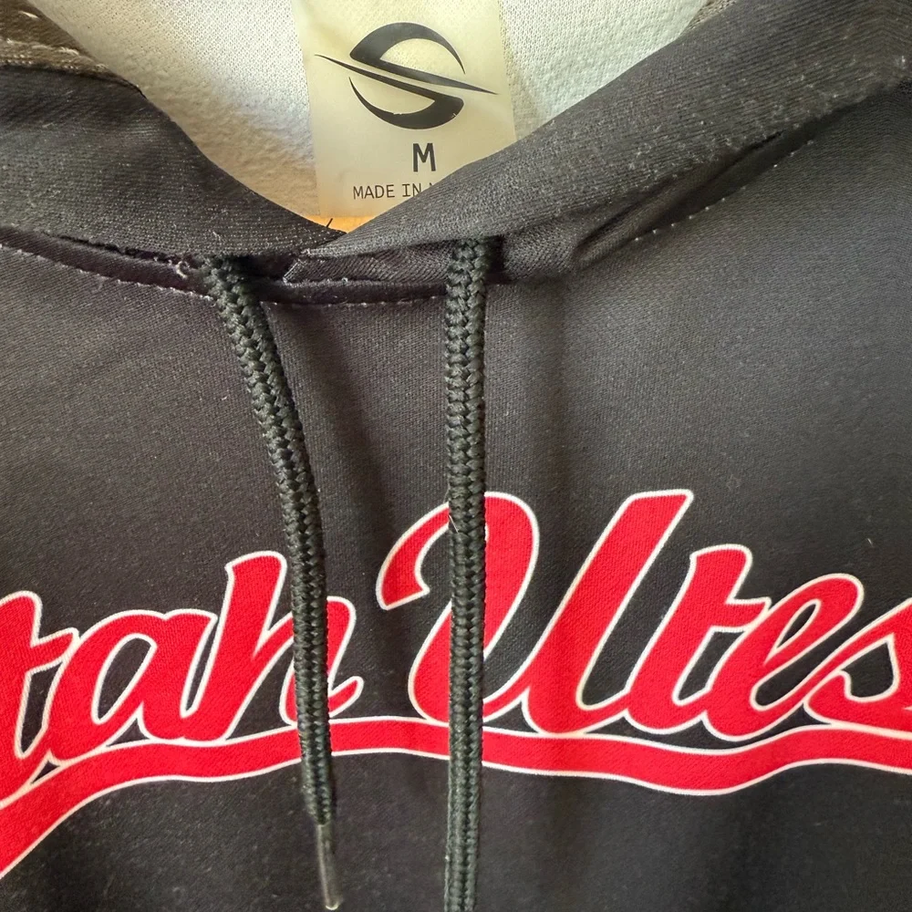 Utah Utes Men's Black and Red Pullover Hoodie - Picture 5 of 6